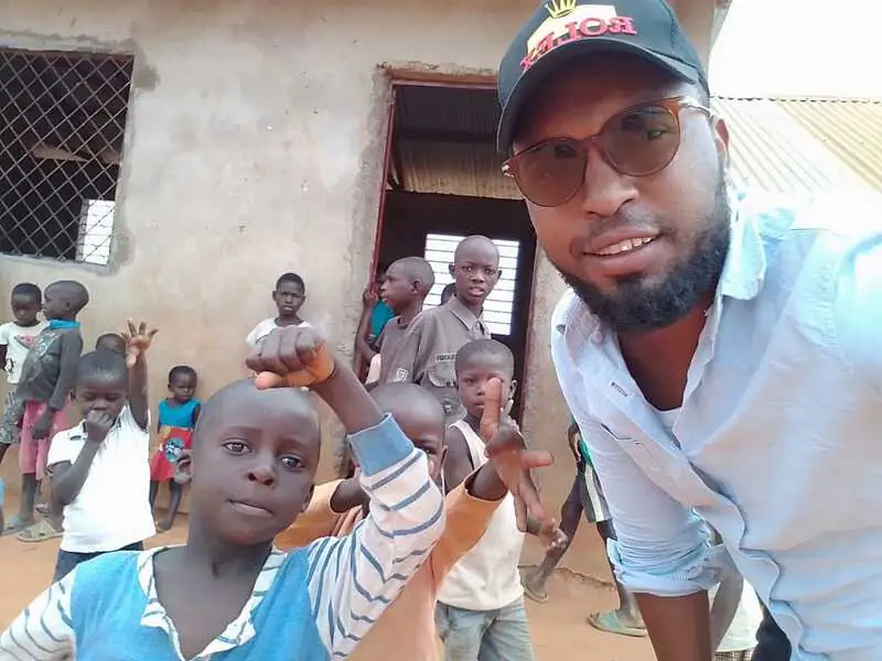 Beka con i bambini di un villaggio vicino a Watamu