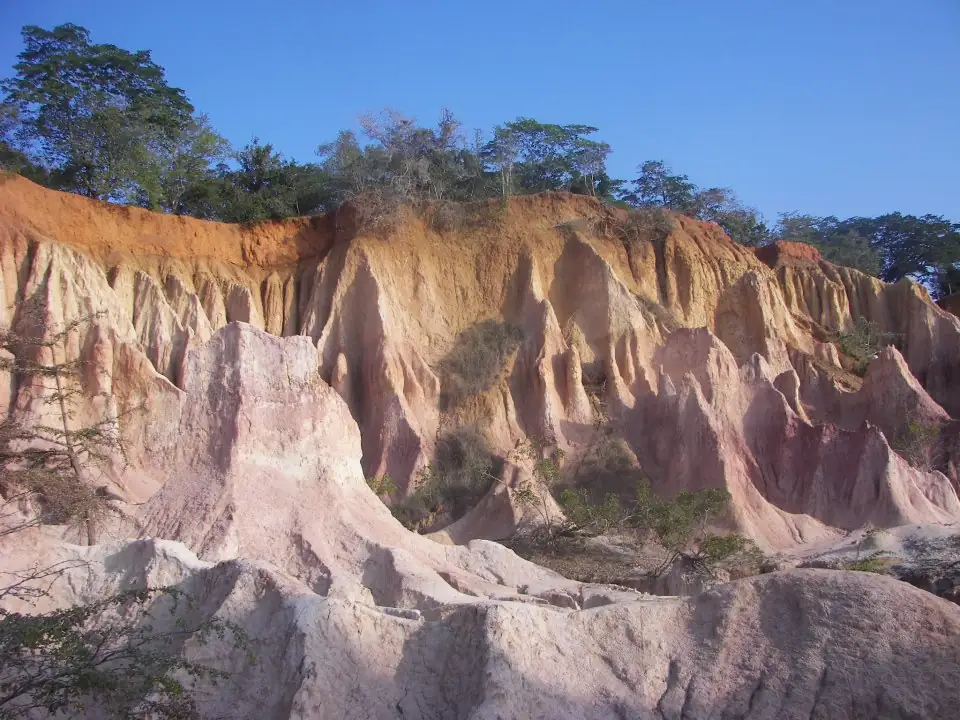 I pinnacoli di arenaria del canyon di Marafa