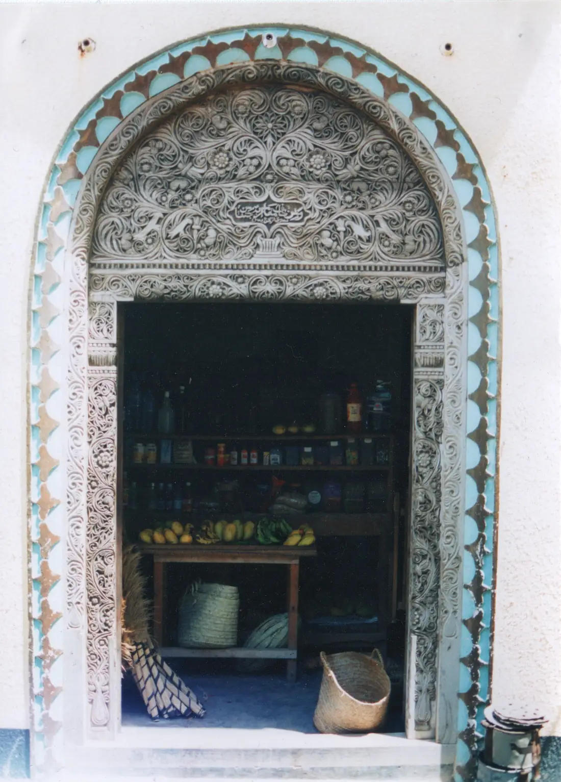 Porta swahili intagliata a Lamu