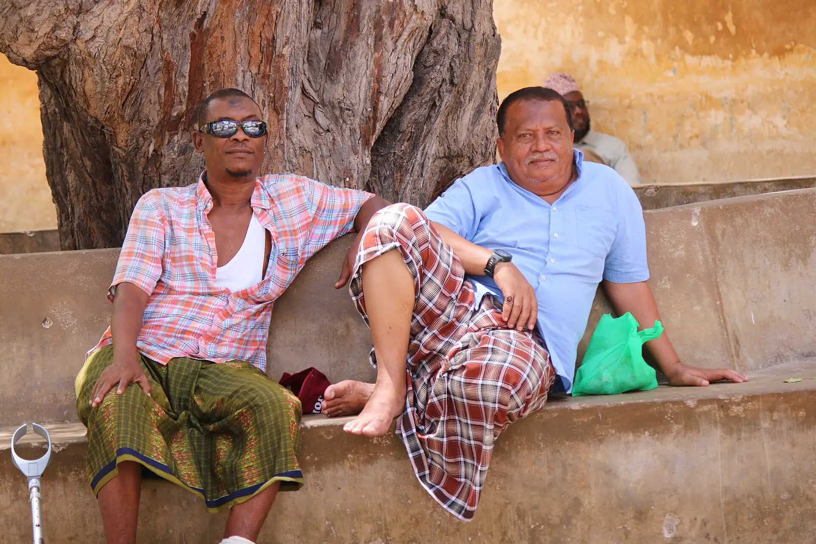 Uomini swahili nella città vecchia di Lamu