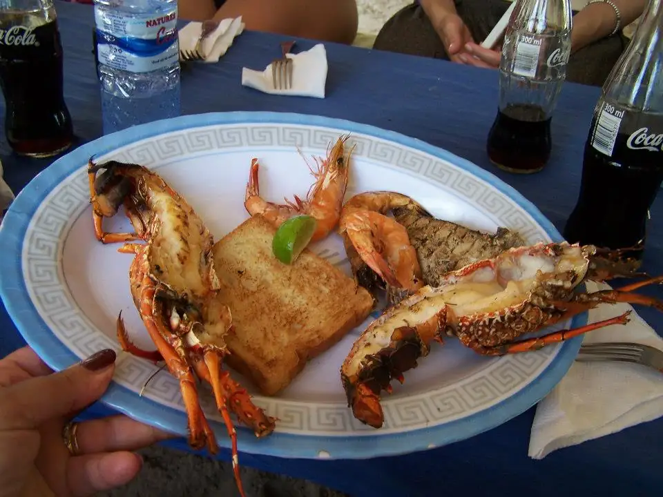 Piatto di aragosta e granchio