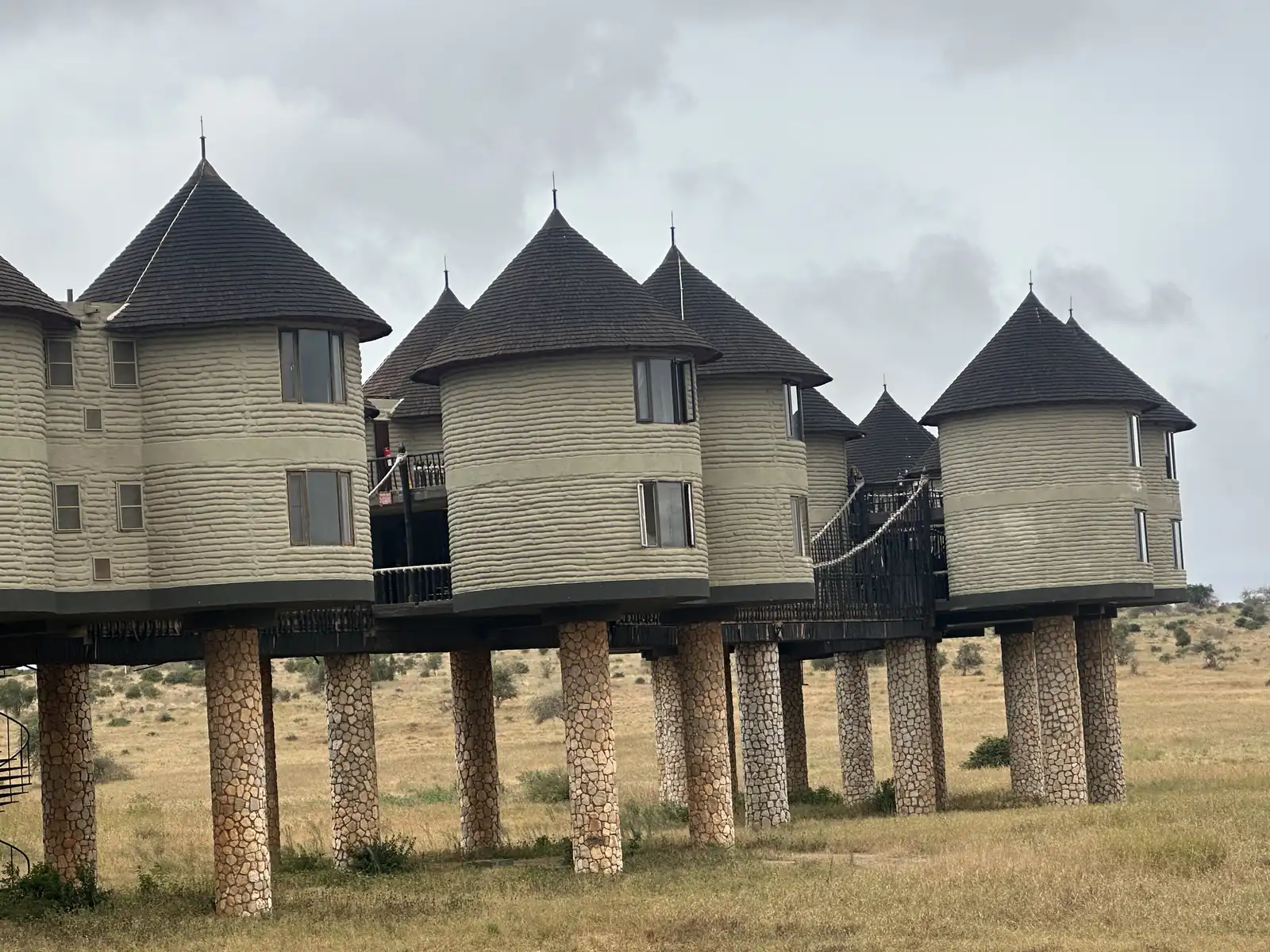 Salt Lick Safari Lodge sulle palafitte a Taita Hills