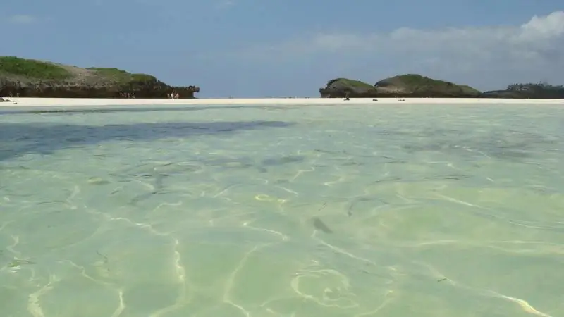 Acqua cristallina a Sardegna 2 davanti a Malindi